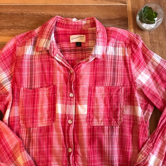 🔥 Universal Thread Plaid Button Down - Picture 3 of 3